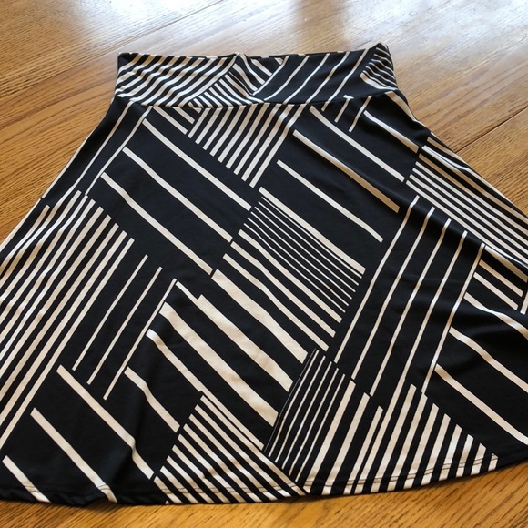 LuLaRoe Dresses & Skirts - Lularoe skirt size large